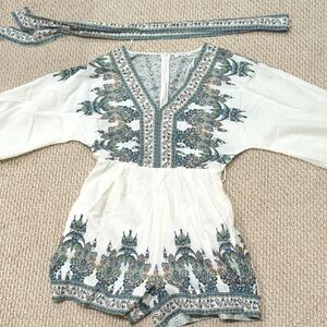 VENUS White and Blue Patterned Top